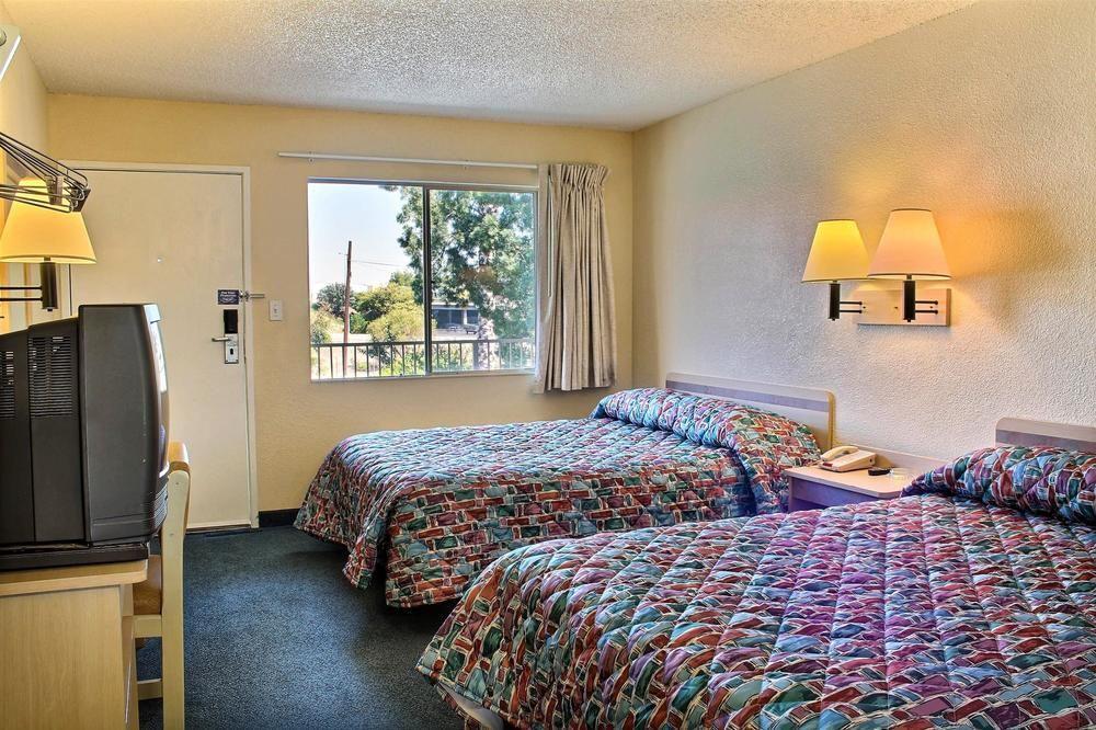 Motel 6-Bakersfield, Ca - Convention Center Esterno foto