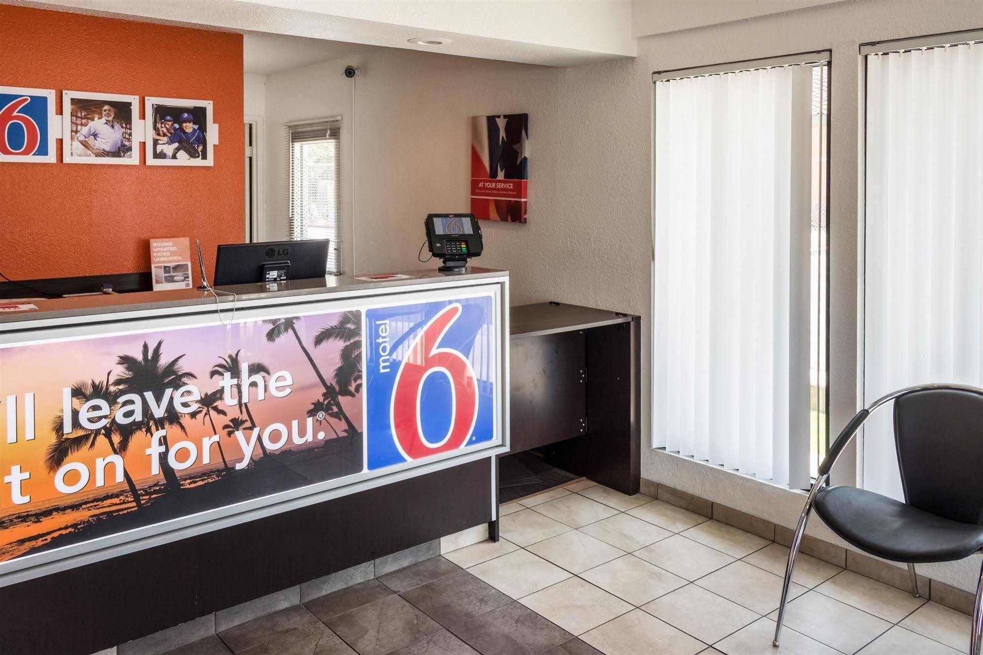 Motel 6-Bakersfield, Ca - Convention Center Esterno foto