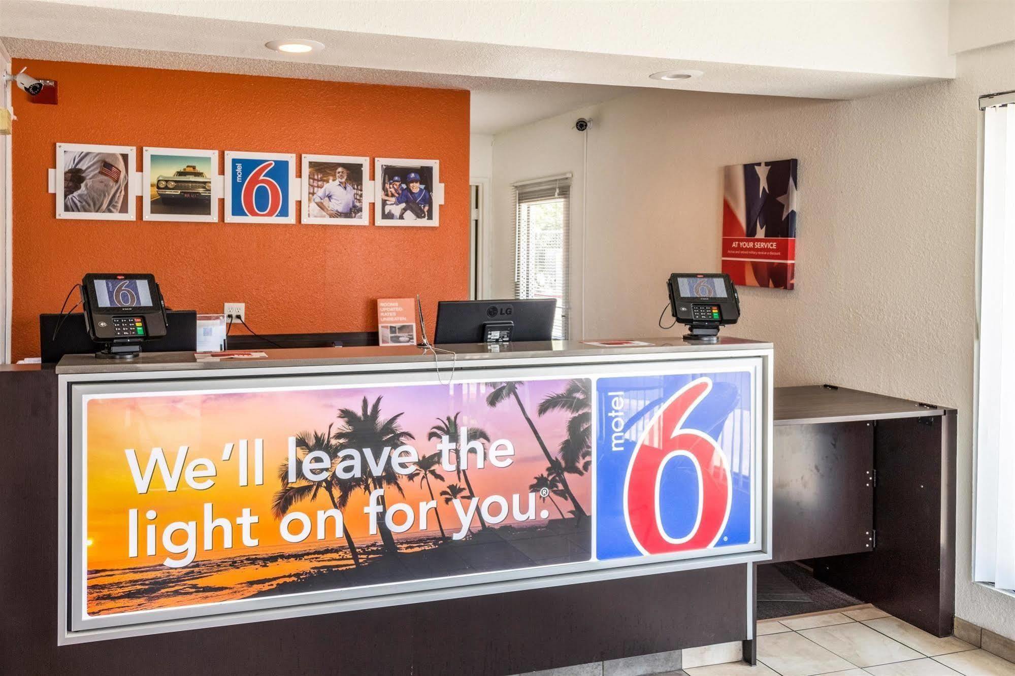 Motel 6-Bakersfield, Ca - Convention Center Esterno foto