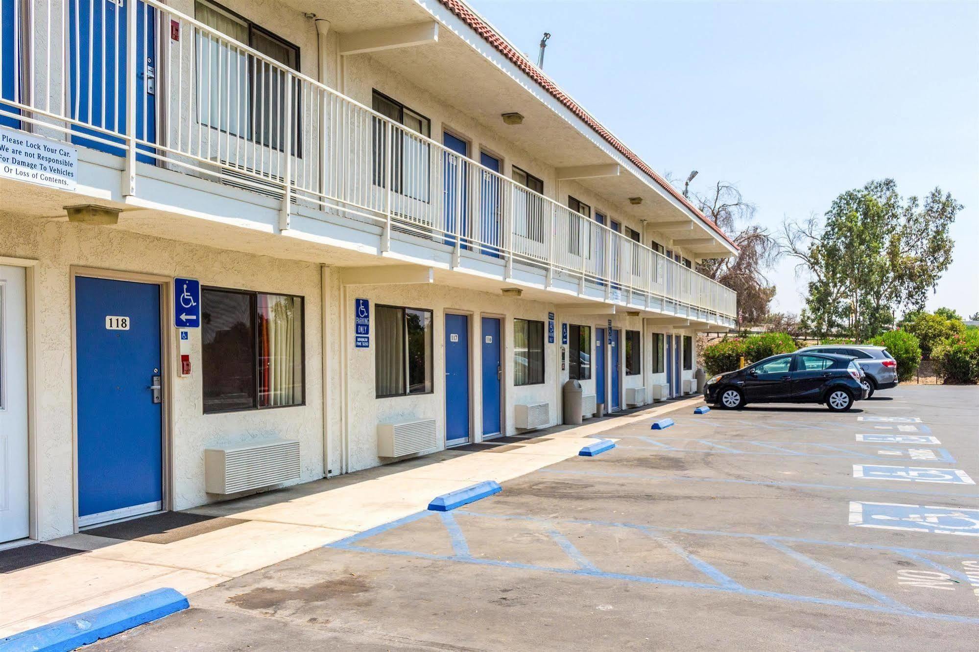 Motel 6-Bakersfield, Ca - Convention Center Esterno foto